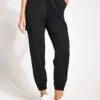 Vuori Boyfriend Cargo Jogger - Black Heather 2 Vuori Boyfriend Cargo Jogger - Black Heather -The Sports Edit Vuori Boyfriend cargo jogger VW4062 HBK BLACK 0007 882672cf d727 4665 b094 11cfa478957c