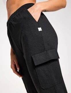 Vuori Boyfriend Cargo Jogger - Black Heather 8 Vuori Boyfriend Cargo Jogger - Black Heather -The Sports Edit Vuori Boyfriend cargo jogger VW4062 HBK BLACK 0030 1eb9575d e6e4 4fdb 87c3 4575b9a2e13a