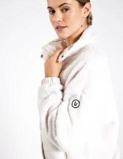 Vuori Cozy Sherpa Jacket - Dune -The Sports Edit Vuori Cozy Sherpa Jacket VW530 DUN Dune 0017