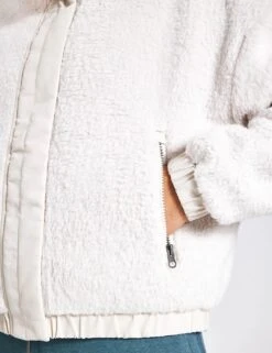 Vuori Cozy Sherpa Jacket - Dune -The Sports Edit Vuori Cozy Sherpa Jacket VW530 DUN Dune 0021