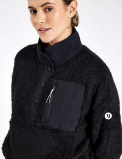 Vuori Cozy Sherpa Popover - Black 9 Vuori Cozy Sherpa Popover - Black -The Sports Edit Vuori Cozy Sherpa Popover VW549 BLK Black 0004