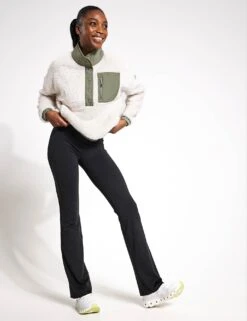 Vuori Cozy Sherpa Popover - Dune -The Sports Edit Vuori Cozy Sherpa Popover VW549 DUN Dune 0017