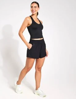 Vuori Dash Short 2.0 - Black -The Sports Edit Vuori Dash short VW3058 BLK BLACK 0001