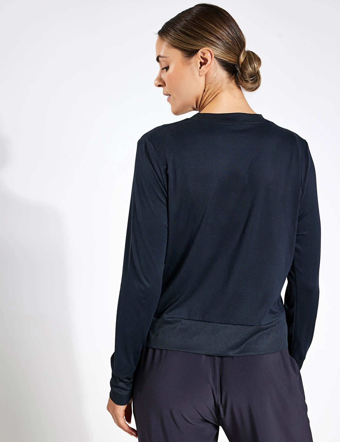 Vuori Daydream Crew - Black Heather 4 Vuori Daydream Crew - Black Heather - Image 2