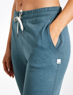 Vuori Performance Jogger - Lake Heather -The Sports Edit Vuori Performance Jogger VW303 HLK Lake Heather 0004