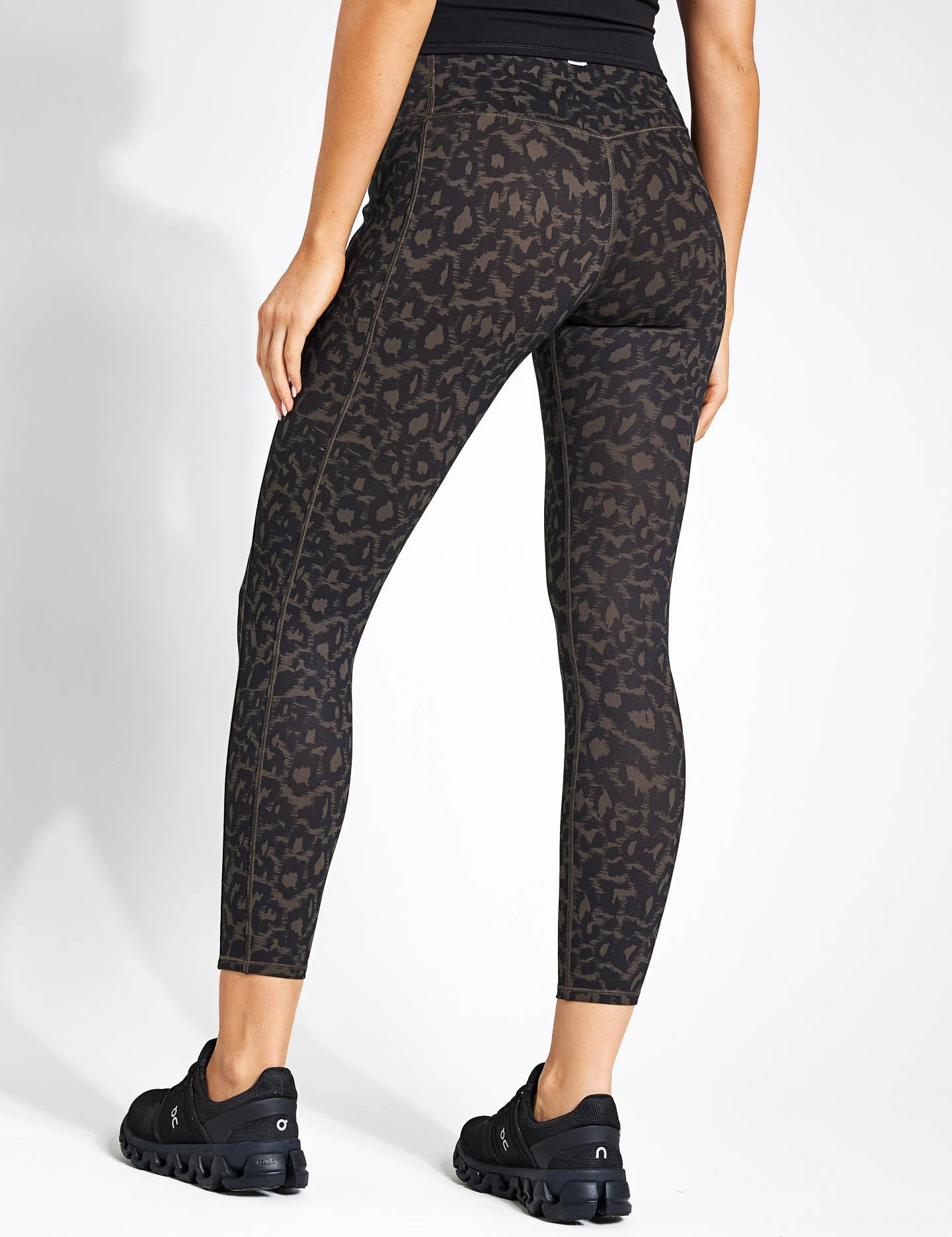 Vuori Studio Pocket Legging - Cocoa Spots 4 Vuori Studio Pocket Legging - Cocoa Spots - Image 2