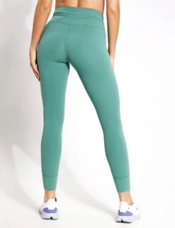 Vuori Daily Legging - Garland -The Sports Edit Vuori Yosemite Bra VW104 GRD Garland 0026