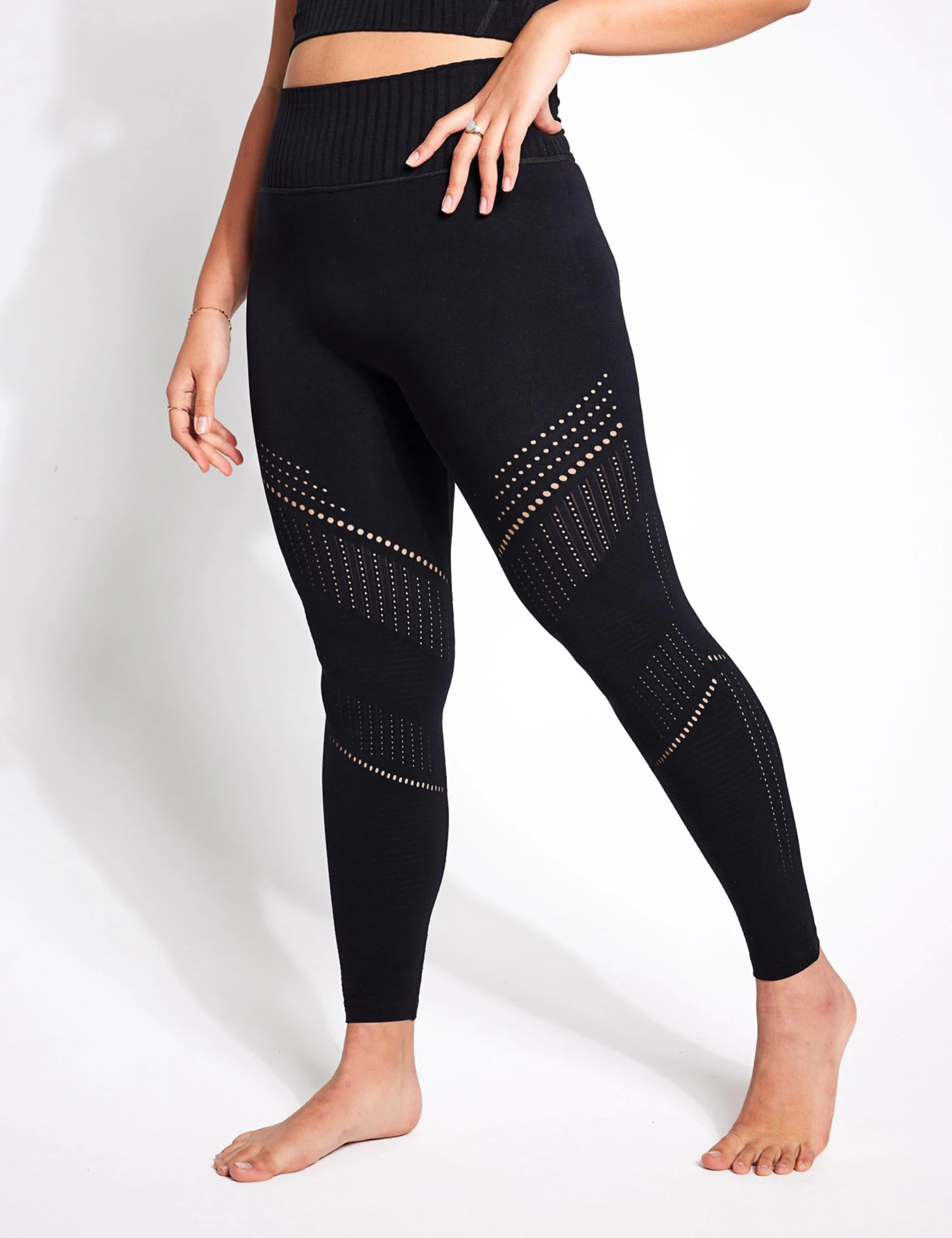 Full Circle Seamless Legging - Black 5 Full Circle Seamless Legging - Black - Image 3