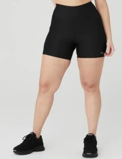 5" Airlift Energy Short - Black 12 5" Airlift Energy Short - Black -The Sports Edit alo yoga 5in airlift energy short black W6364R 5
