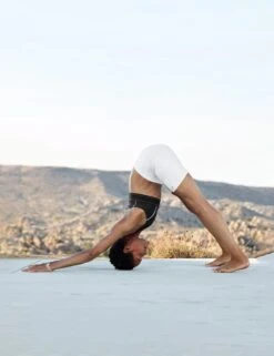 Airlift Suit Up Bra - Black -The Sports Edit alo yoga airlift suit up bra black W9360R 8