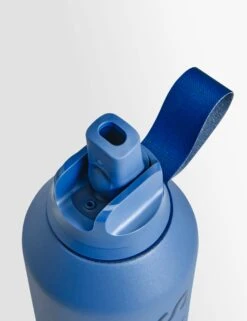 Series 2 Flip Water Bottle 500ml - Whale -The Sports Edit chillys series 2 flip water bottle whale 500ml 1 2