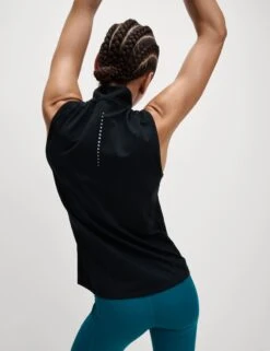 Ultraheat Zip Up Running Gilet - Black -The Sports Edit goodmove ultraheat zip up running gilet black 6184 4