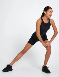 Hoka Novafly 6" Knit Short - Black -The Sports Edit hoka Novafly 6 Knit Short Black 1151088 BLK S0003