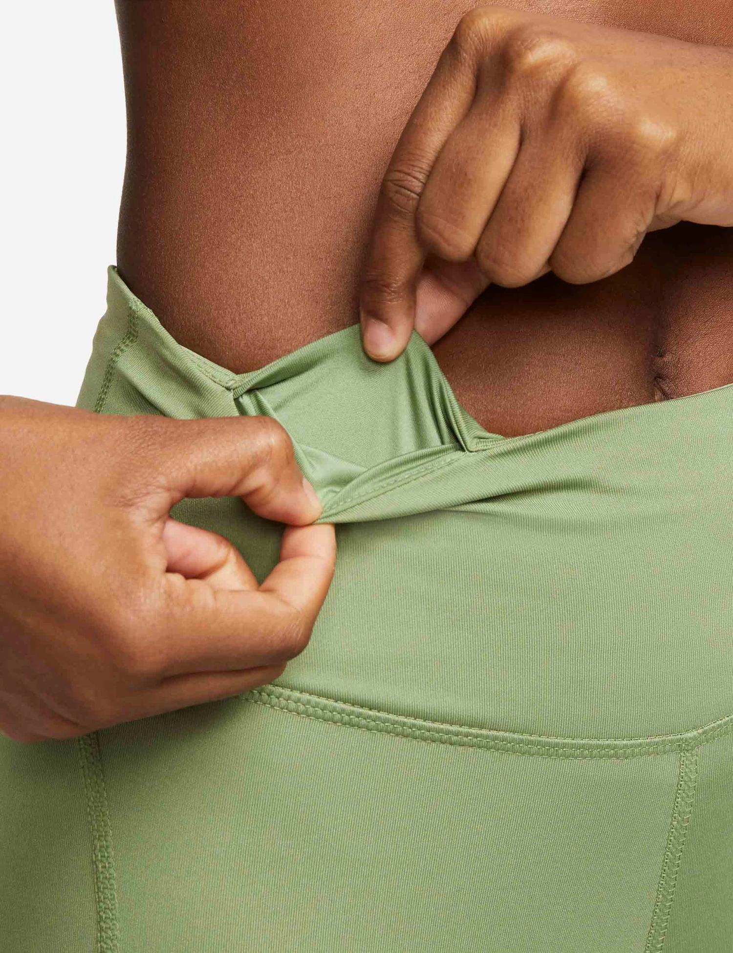 Nike Epic Fast Pocket Running Leggings - Oil Green/Reflective Silver 6 Nike Epic Fast Pocket Running Leggings - Oil Green/Reflective Silver - Image 4