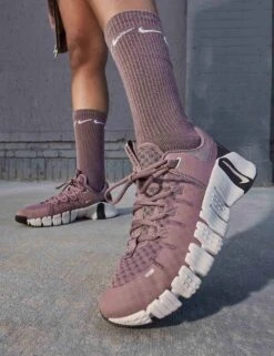 Nike Free Metcon 5 Shoes - Smokey Mauve/Platinum Violet/Light Bone/Velvet Brown -The Sports Edit nike free metcon 5 shoes mauve violet bone brown dv3950 201 7