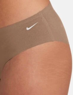 Nike Leak Protection Period Briefs - Desert Dust/White -The Sports Edit nike leak protection period briefs dust white fz1469 283 3