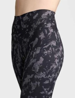 Nike One High Waisted 7/8 Printed Leggings - Black -The Sports Edit nike one hw 7 8 printed leggings black fz3229 010 2