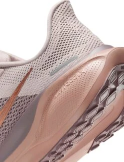 Nike Pegasus 41 Shoes - Silt Red/Metallic Rose Gold/Particle Pink -The Sports Edit nike pegasus 41 shoes red rose gold pink fd2723 604 8