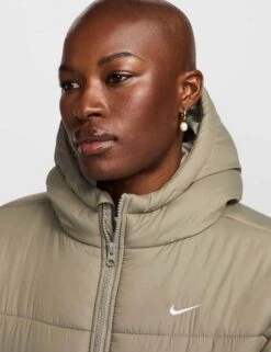 Nike Sportswear Classic Puffer Therma-Fit Hooded Jacket - Light Army/White -The Sports Edit nike sportswear classic puffer therma fit hooded jacket army white fz5899 321 3