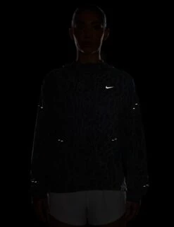 Nike Swift Dri-FIT Running Jacket - Black/Anthracite/Reflective Silver 9 Nike Swift Dri-FIT Running Jacket - Black/Anthracite/Reflective Silver -The Sports Edit nike swift dri fit running jacket black anthracite silver ib5844 010 4