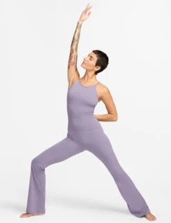 Nike Zenvy High Waisted Flared Leggings - Daybreak/Black 13 Nike Zenvy High Waisted Flared Leggings - Daybreak/Black -The Sports Edit nike zenvy high waisted flared leggings daybreak black fv7921 509 4