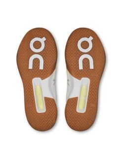 On Running The Roger Advantage Pro - Ivory/Pink -The Sports Edit on running shoes womens the roger advantage pro ivory pink 3wf10182923 3