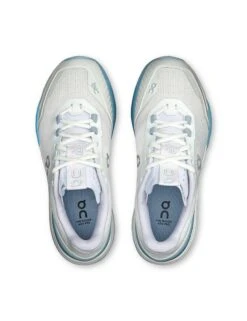On Running The Roger Advantage Pro - White/Chambray -The Sports Edit on running shoes womens the roger advantage pro white chambray 3wf10180753 2
