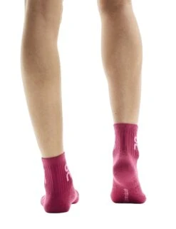 On Running Logo Sock Mid 3P - Orchid/Comet 9 On Running Logo Sock Mid 3P - Orchid/Comet -The Sports Edit on running w logo sock mid 3p orchid comet 2uf10523891 4