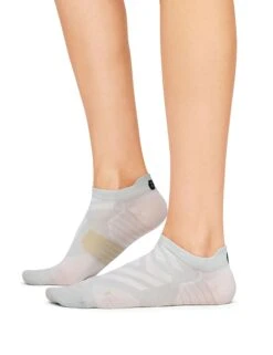 On Running Performance Low Sock - Glacier/Dew -The Sports Edit on running w performance low sock glacier dew 345 01666 5