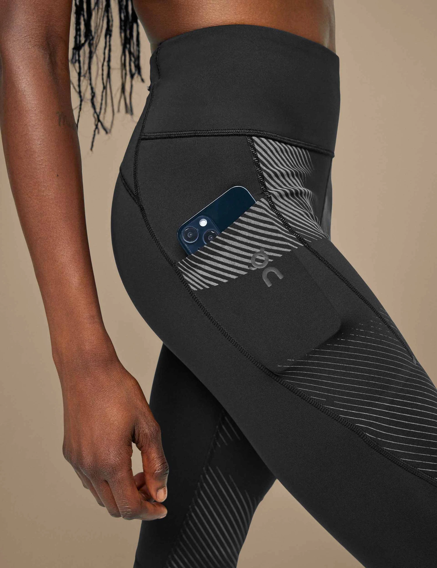 On Running Performance Winter Tights Lumos - Black 4 On Running Performance Winter Tights Lumos - Black - Image 2