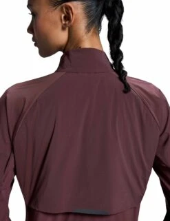 On Running Weather Jacket Insulated - Mulberry 12 On Running Weather Jacket Insulated - Mulberry -The Sports Edit on running w weather jacket insulated mulberry 1we30080398 5