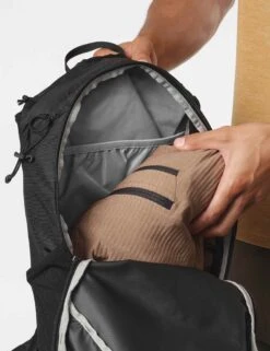 Salomon Trailblazer 30 - Black/Alloy -The Sports Edit salomon trailblazer 30 black alloy lc2183200 4