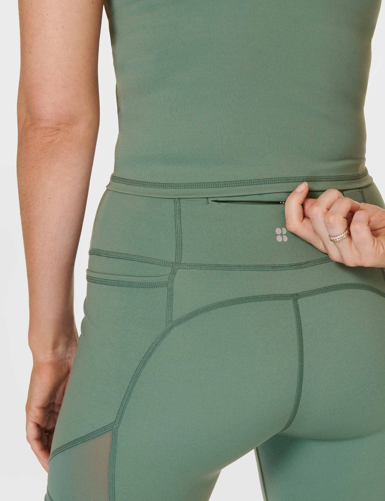 Sweaty Betty Power Aerial Mesh 6" Gym Short - Cool Forest Green 8 Sweaty Betty Power Aerial Mesh 6" Gym Short - Cool Forest Green - Image 6