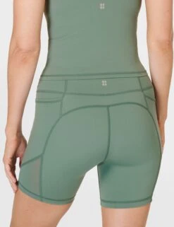 Sweaty Betty Power Aerial Mesh 6" Gym Short - Cool Forest Green 11 Sweaty Betty Power Aerial Mesh 6" Gym Short - Cool Forest Green -The Sports Edit sweaty betty aerial 6 workout short cool forest green sb9550 8