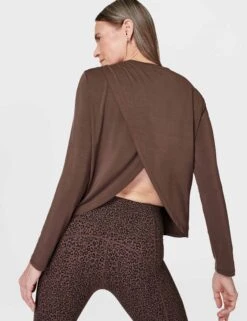 Sweaty Betty Drape Back Long Sleeve Top - Walnut Brown 10 Sweaty Betty Drape Back Long Sleeve Top - Walnut Brown -The Sports Edit sweaty betty drape back long sleeve top walnut brown sb9463 4