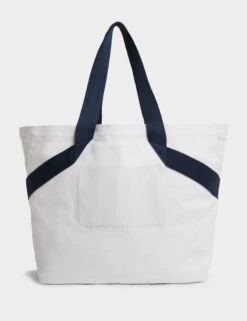 Sweaty Betty Essentials Canvas Tote - Lily White 7 Sweaty Betty Essentials Canvas Tote - Lily White -The Sports Edit sweaty betty essentials canvas tote canvas lily white sb9704 4
