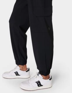 Sweaty Betty Explorer Cargo Pant - Black 11 Sweaty Betty Explorer Cargo Pant - Black -The Sports Edit sweaty betty explorer cargo pant black sb9950 4