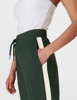 Sweaty Betty Explorer Side Stripe Trouser - Trek Green 11 Sweaty Betty Explorer Side Stripe Trouser - Trek Green -The Sports Edit sweaty betty explorer side stripe trouser trek green sb9785r 5