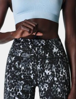 Sweaty Betty Power 7/8 Gym Leggings - Grey Dapple Print 13 Sweaty Betty Power 7/8 Gym Leggings - Grey Dapple Print -The Sports Edit sweaty betty power 7 8 gym leggings grey dapple print sb5400 4