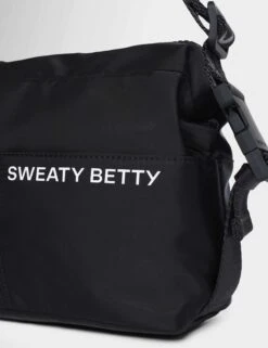 Sweaty Betty Strive Crossbody - Black 10 Sweaty Betty Strive Crossbody - Black -The Sports Edit sweaty betty strive crosody black sb9708 3