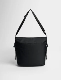 Sweaty Betty Strive Tote - Black 12 Sweaty Betty Strive Tote - Black -The Sports Edit sweaty betty strive tote black sb9707 3