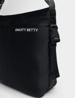Sweaty Betty Strive Tote - Black 15 Sweaty Betty Strive Tote - Black -The Sports Edit sweaty betty strive tote black sb9707 6