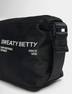 Sweaty Betty Strive Washbag - Black -The Sports Edit sweaty betty strive washbag black sb9710 3