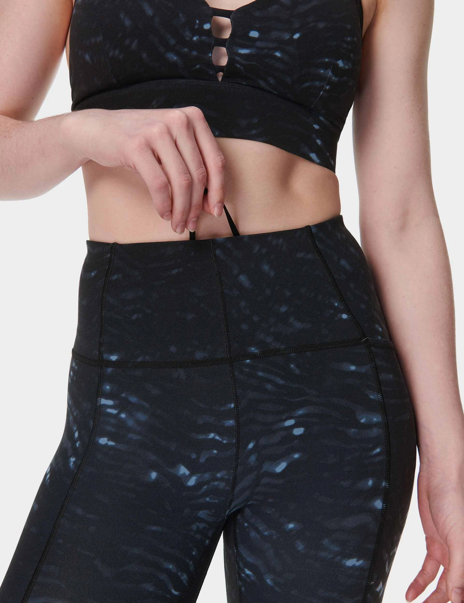 Sweaty Betty Super Soft 7/8 Yoga Leggings - Blue Tundra Tiger Print 5 Sweaty Betty Super Soft 7/8 Yoga Leggings - Blue Tundra Tiger Print - Image 3