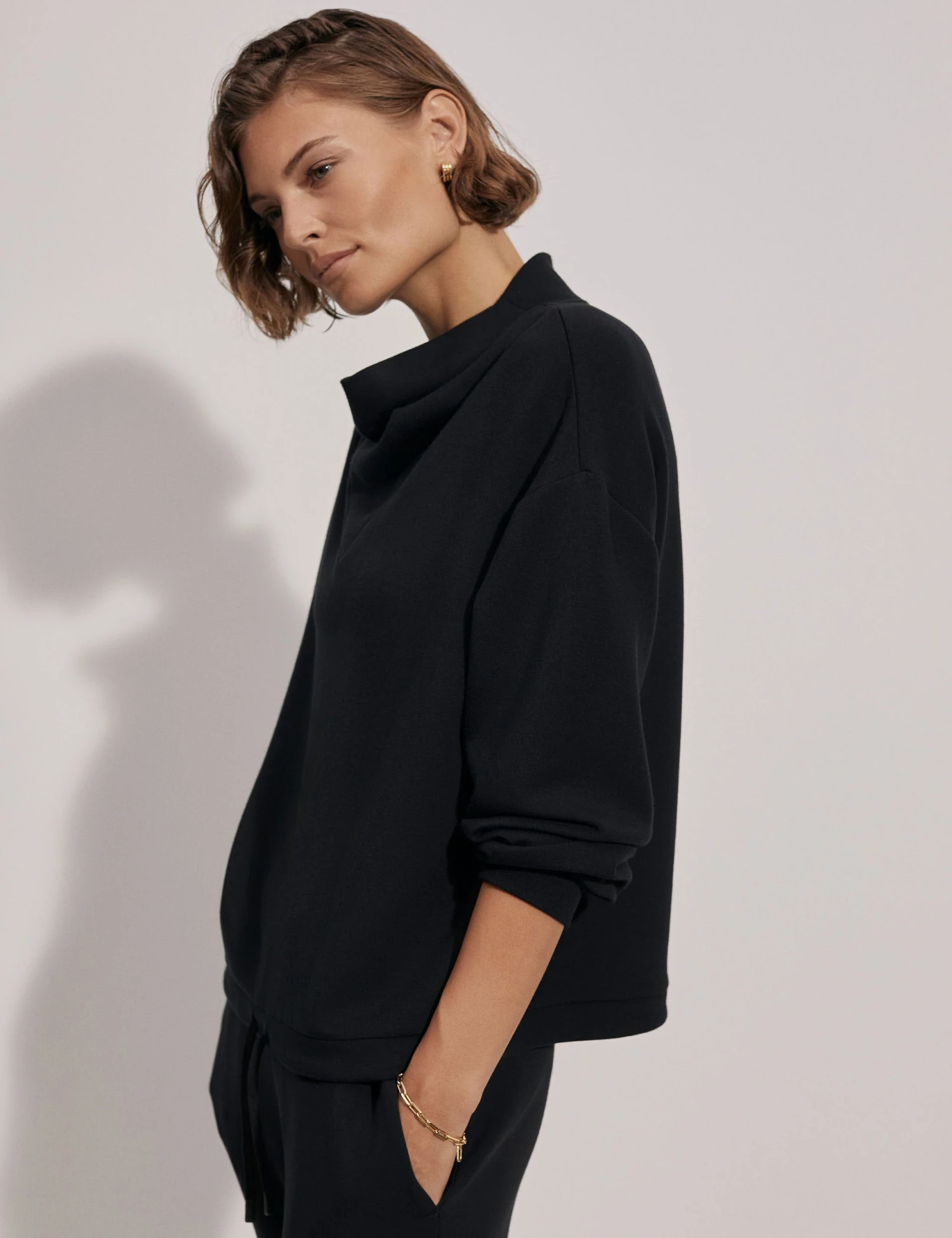 Varley Betsy Sweat - Black 4 Varley Betsy Sweat - Black - Image 2