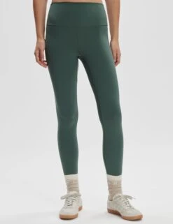 Varley The Freesoft Harley Set - Cilantro -The Sports Edit varley freesoft hw legging 25 cilantro var01817 1 1