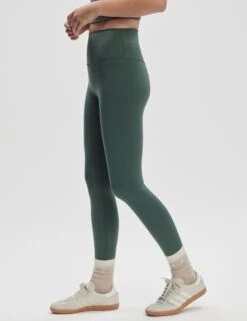 Varley The Freesoft Harley Set - Cilantro -The Sports Edit varley freesoft hw legging 25 cilantro var01817 2 1