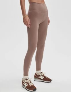 Varley FreeSoft High Waisted Legging 27 - Deep Taupe 9 Varley FreeSoft High Waisted Legging 27 - Deep Taupe -The Sports Edit varley freesoft hw legging 27 deep taupe var02037 2