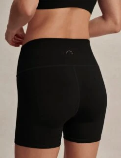 Varley The Freesoft Shorts Set - Black -The Sports Edit varley freesoft hw short 5in black var03144 4