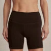 Varley FreeSoft High Waisted Short 5" - Coffee Bean -The Sports Edit varley freesoft hw short 5in coffee bean var03144 1